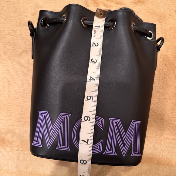 MCM small bucket bag w/ detachable shoulder strap - Picture 2 of 15